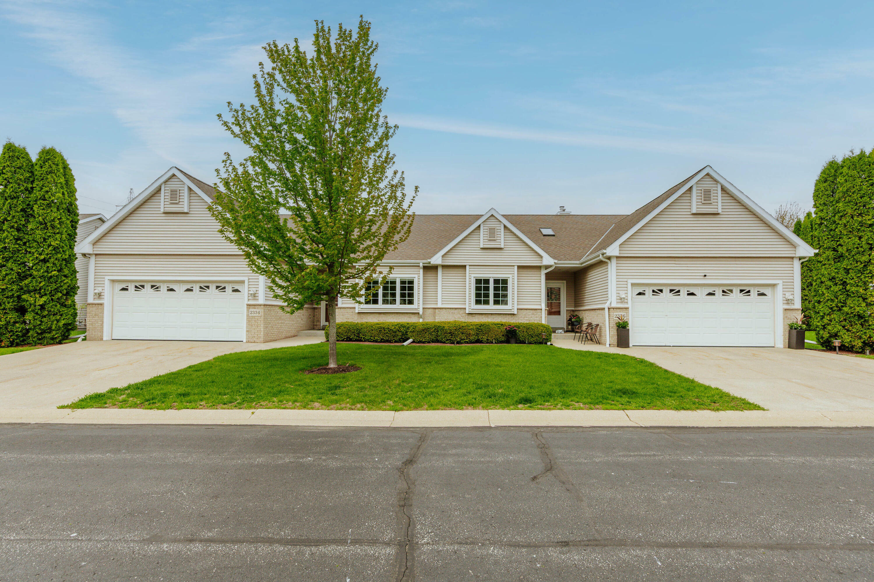 Property Photo: 2334 Caribou Ln WI 53024