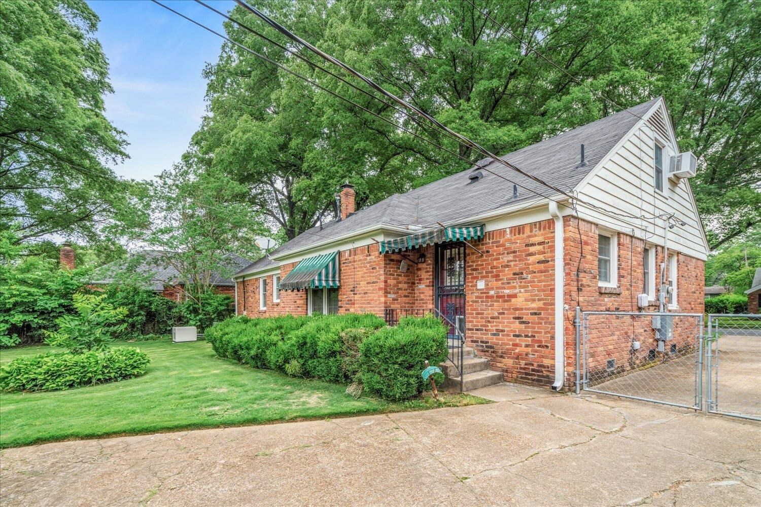 Property Photo: 1079 Woodview Dr TN 38117