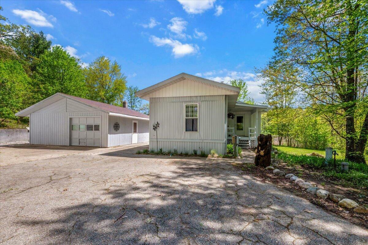 5159 82nd Street  Newaygo MI 49337 photo