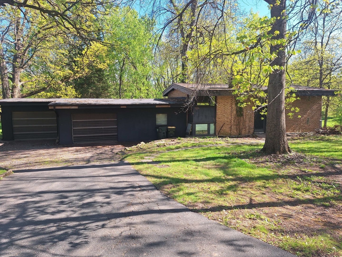 Property Photo: 2065 Hickory Lane IL 60195