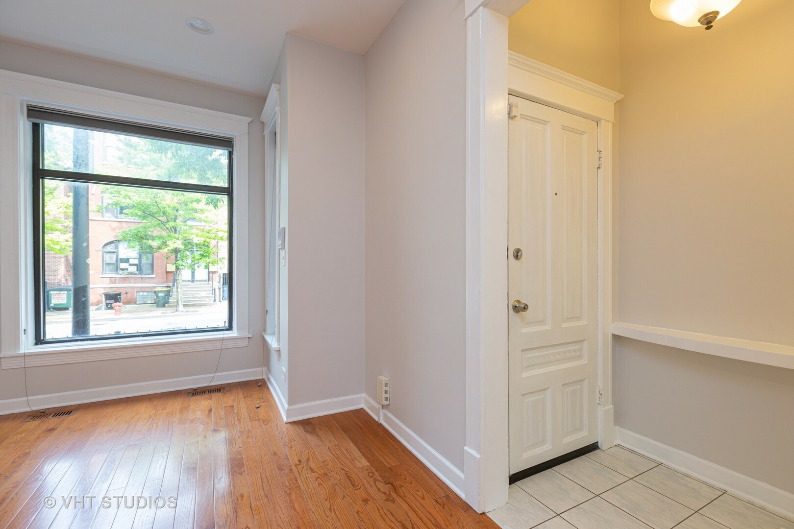 Property Photo: 1836 N Halsted Street 1 IL 60614