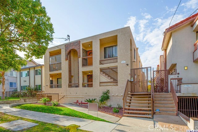 Property Photo: 330 Cameron Place 4 CA 91207
