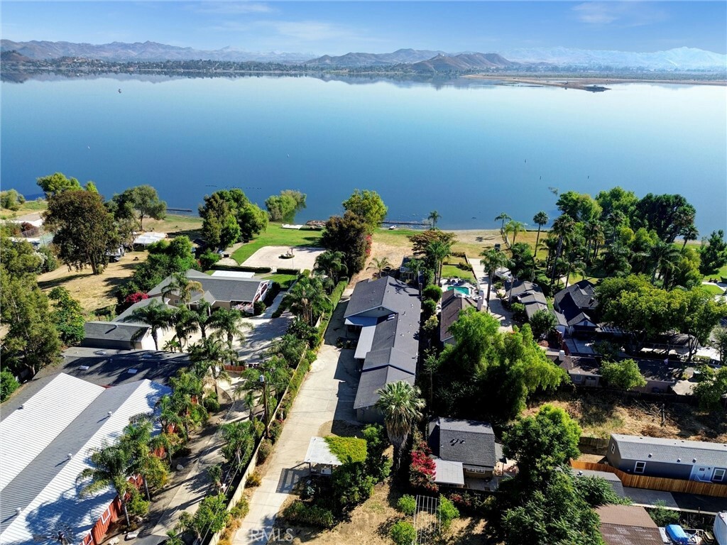 17572 Grand Avenue  Lake Elsinore CA 92530 photo