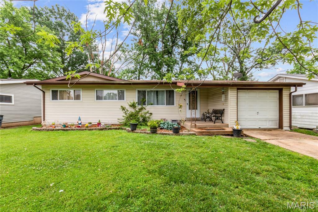 Property Photo: 18 Mary Rose Court MO 63042