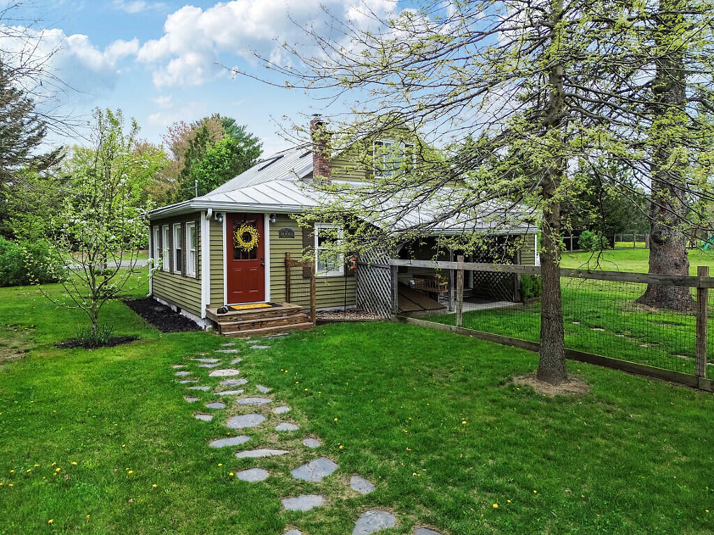 Property Photo: 286 Canaan Road ME 04927