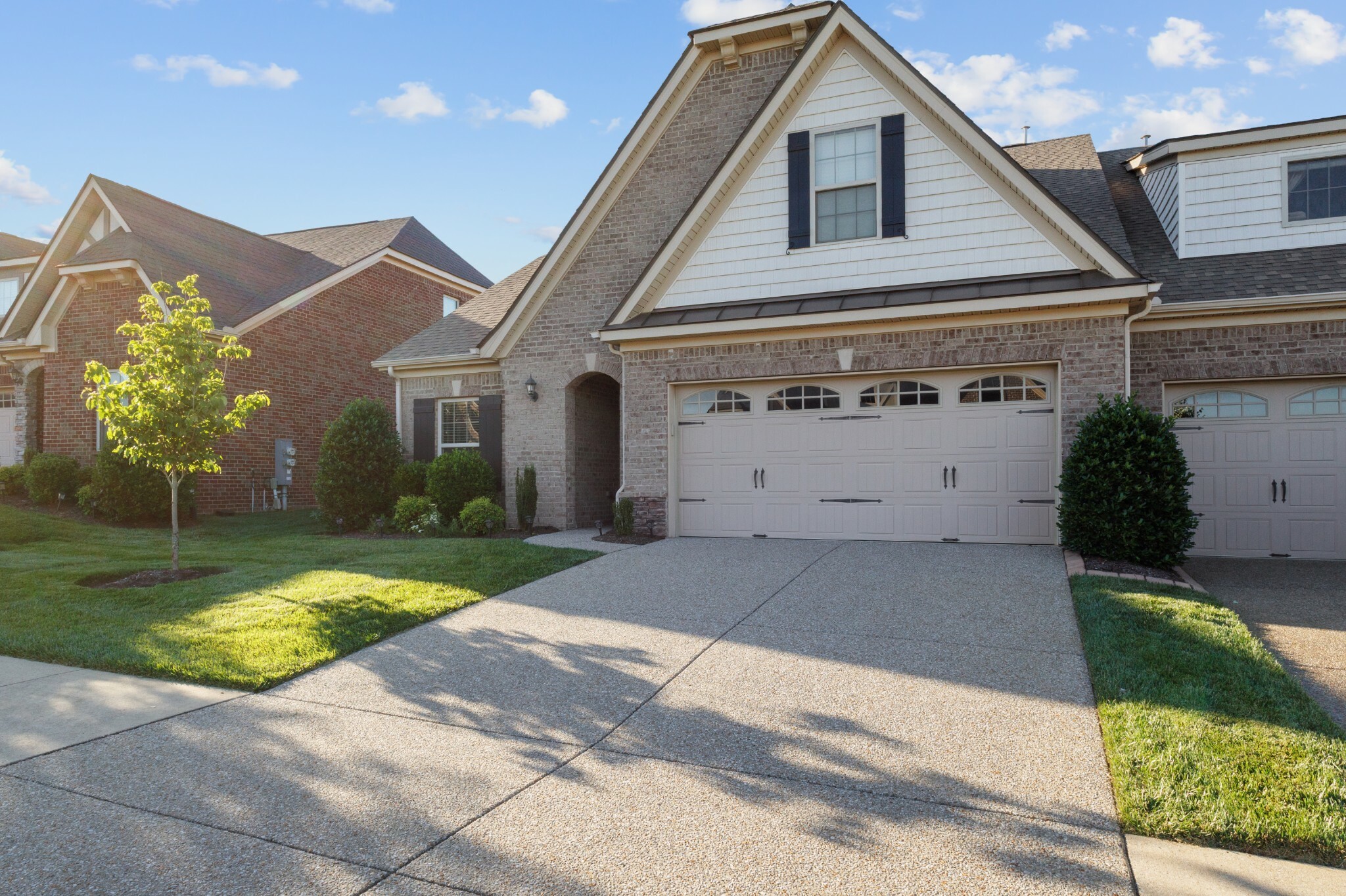 Property Photo: 864 Meadowcrest Way 823 TN 37090