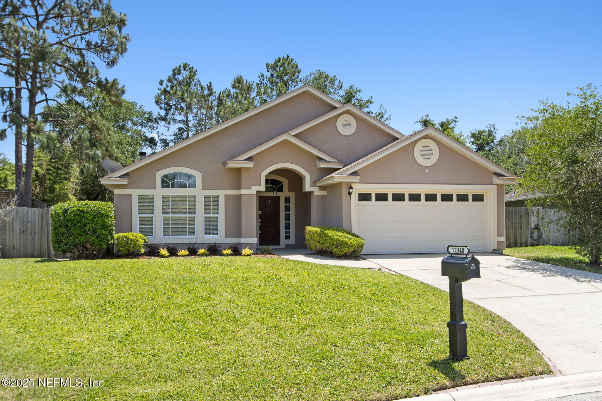 Property Photo: 12340 Burgess Hill Circle S FL 32246