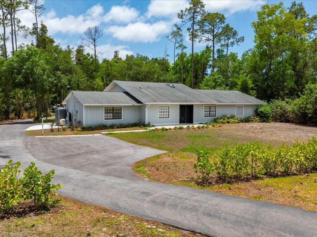 Property Photo: 6800 Bottlebrush Ln FL 34109