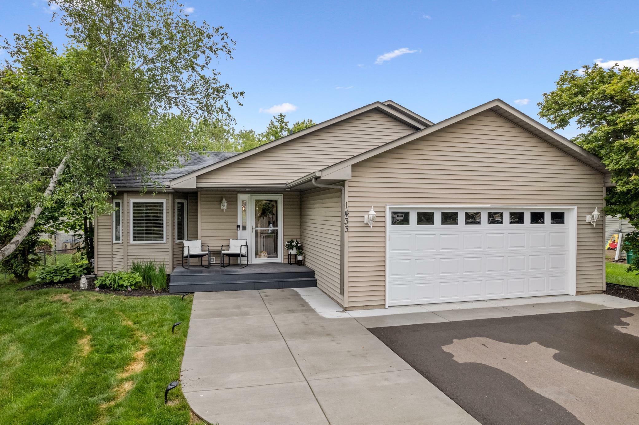 Property Photo: 1433 Highland Court MN 55082