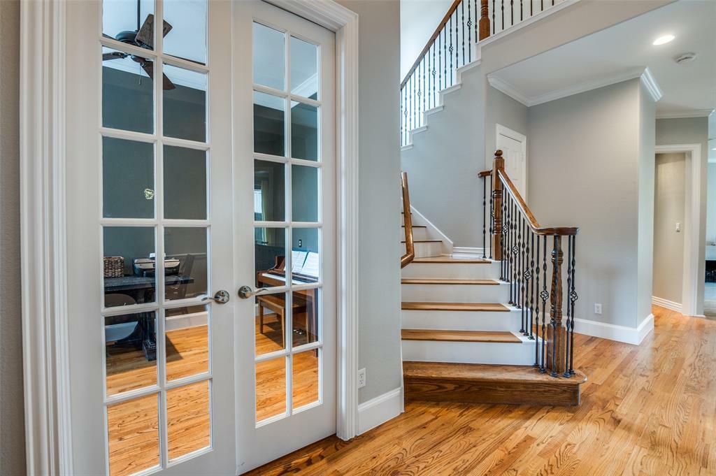 Property Photo: 6222 Lakeshore Drive TX 75214