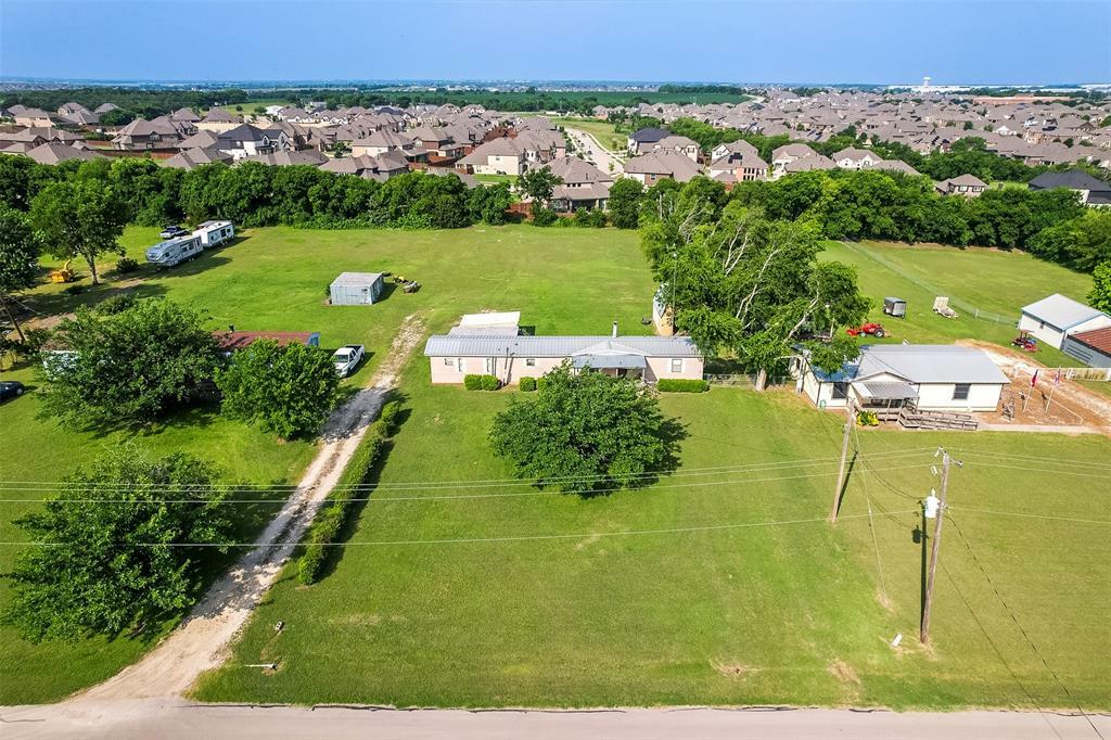 Property Photo: 29 Willow Bend Court TX 76063