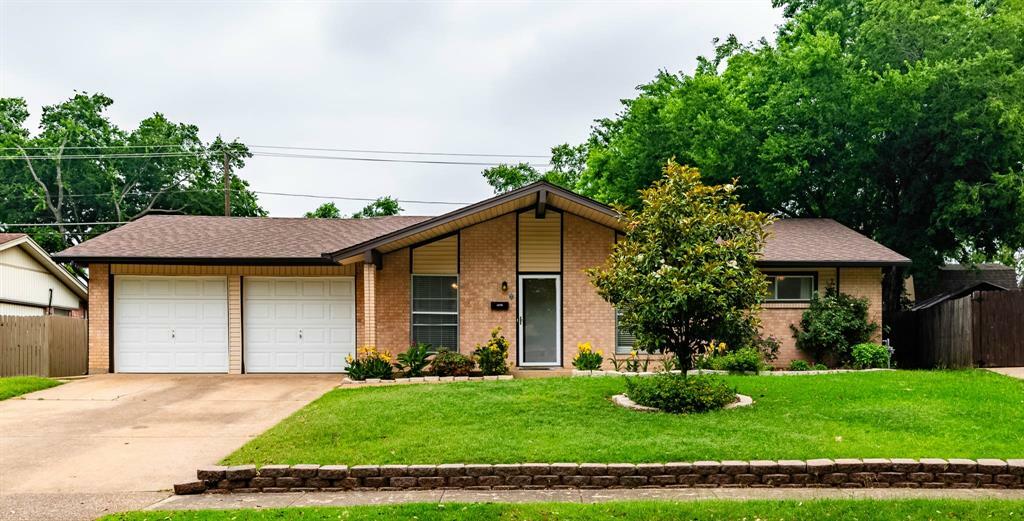 Property Photo: 3213 Thames Street TX 75062