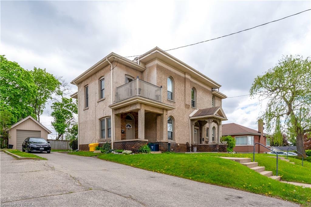 Photo de la propriété: 23 Lyons Avenue ON N3R 4P8