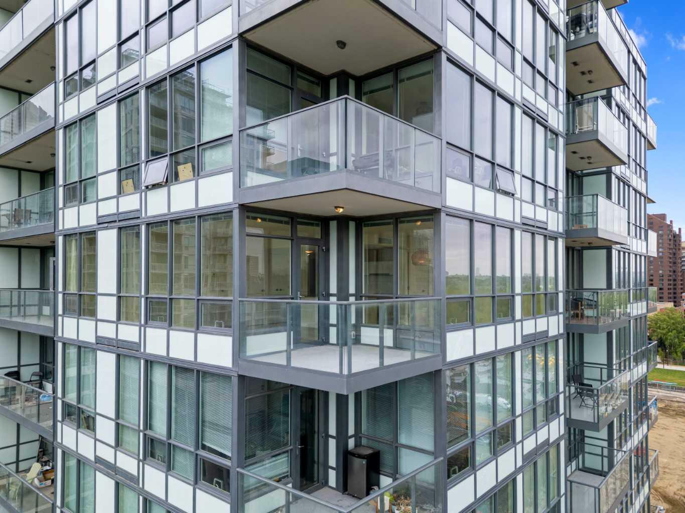 Photo de la propriété: 128 2 Street SW 1102 AB T2P 0S7