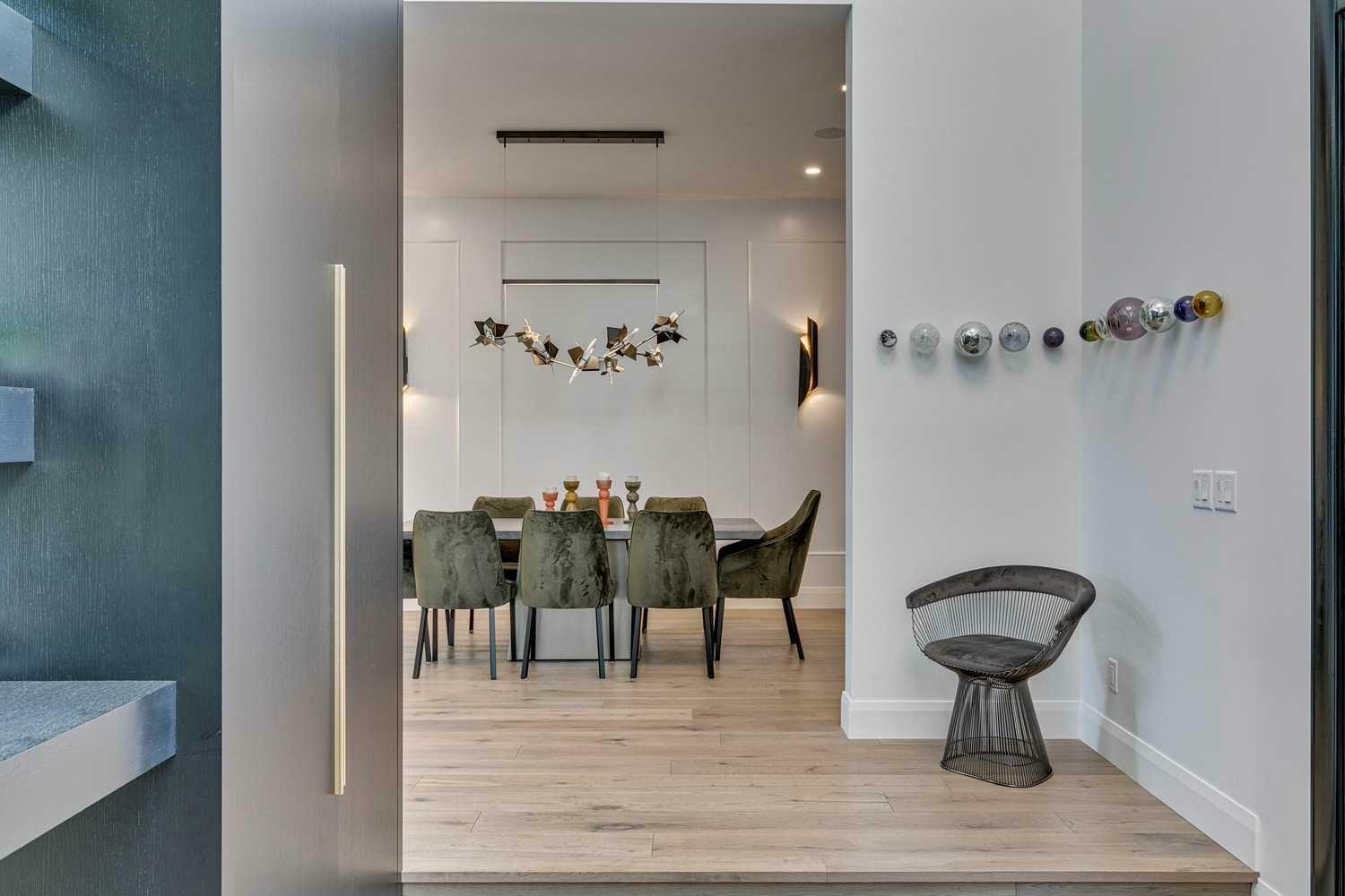Property Photo: 110 Lissington Drive SW AB T3E 5E3