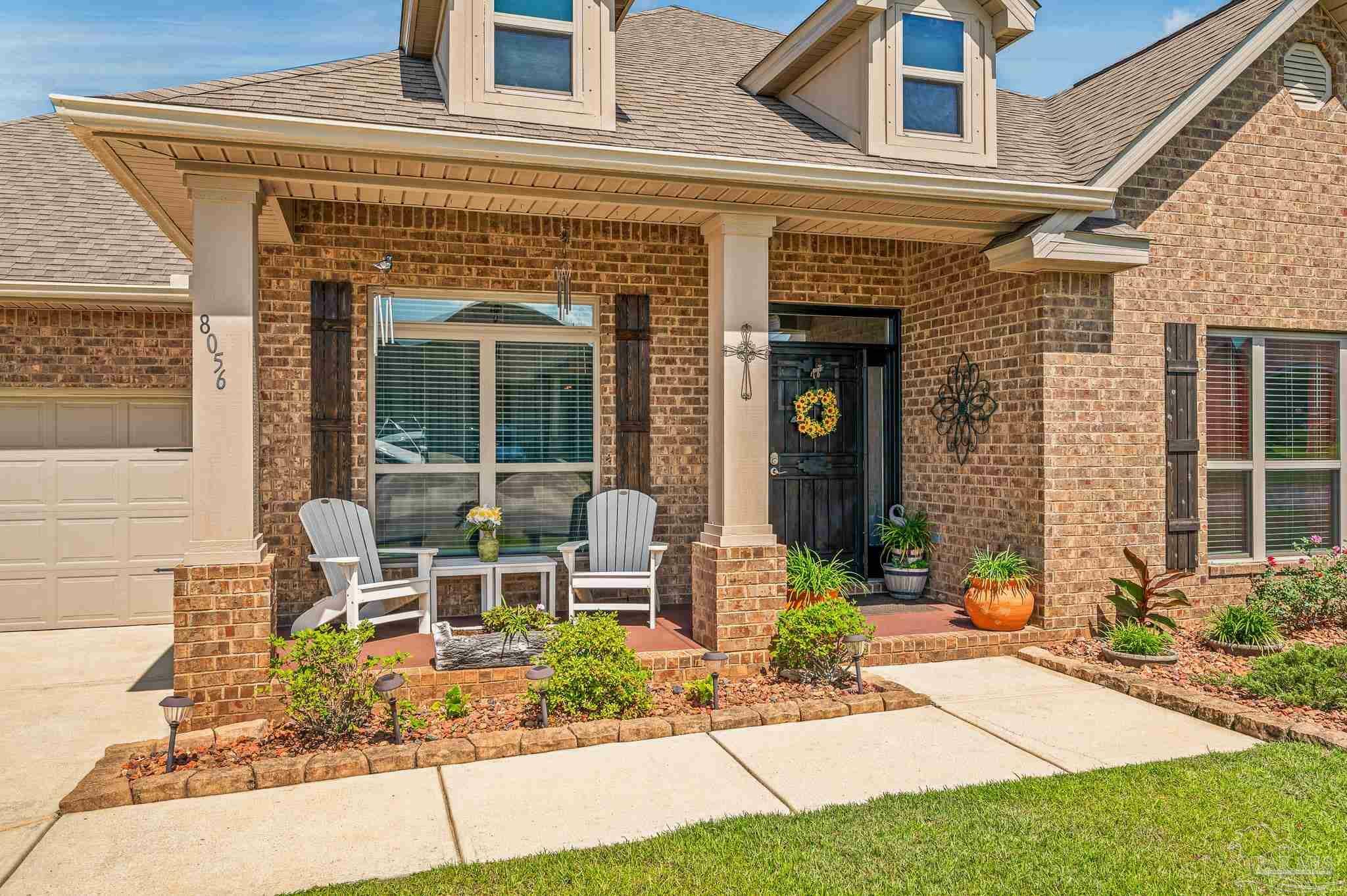 Property Photo: 8056 Stream Ridge Rd FL 32526