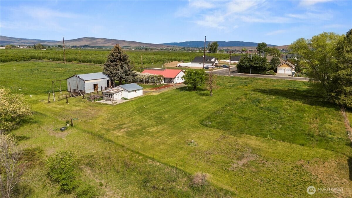 Property Photo: 9600 Occidental Road WA 98903