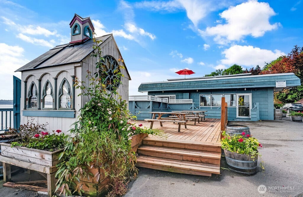 Property Photo: 10824 Vashon Hwy SW WA 98070