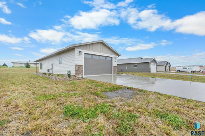 Property Photo: 1100 S 6th Ave IA 51246