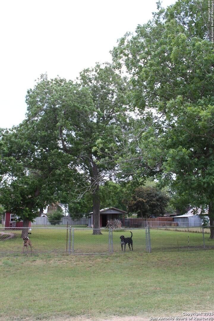 Property Photo:  302 5th  TX 78141 