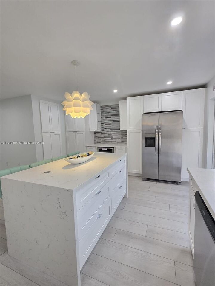 17324 NW 74th Ave 102  Hialeah FL 33015 photo