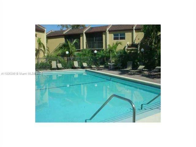 Property Photo: 4425 Treehouse Ln B FL 33319