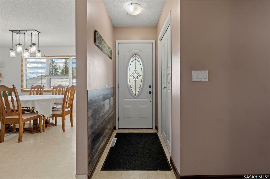 Property Photo: 384 Assiniboia Avenue SK S0G 4P0