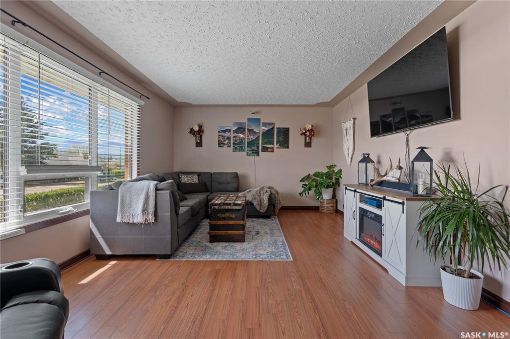 Property Photo:  384 Assiniboia Avenue  SK S0G 4P0 