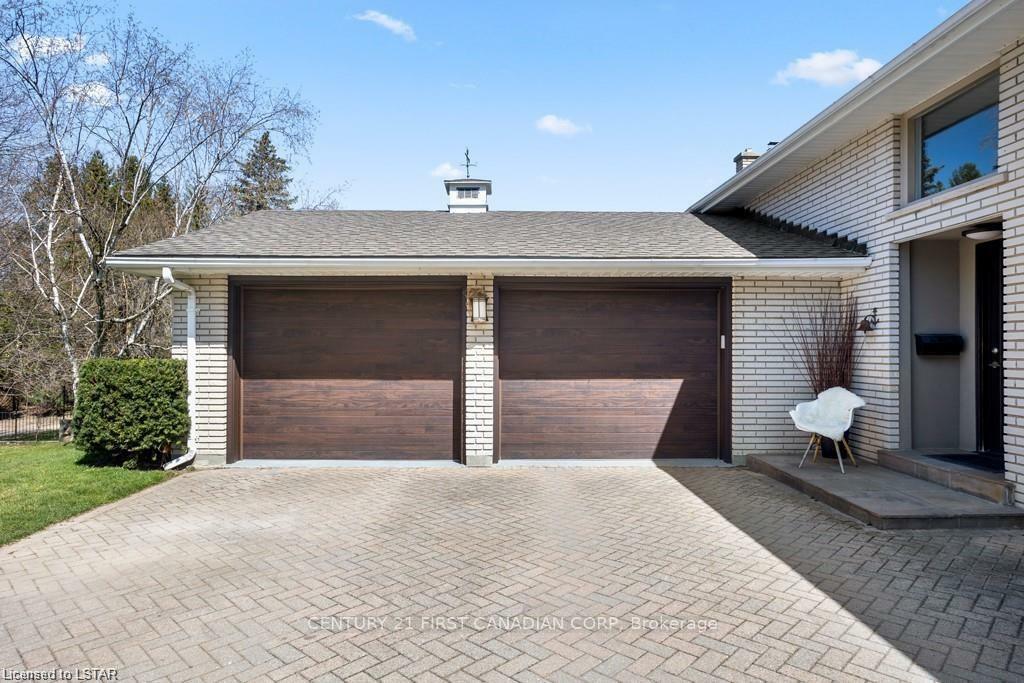 Photo de la propriété:  688 Westmount Hills Drive E  ON N6K 1B2 