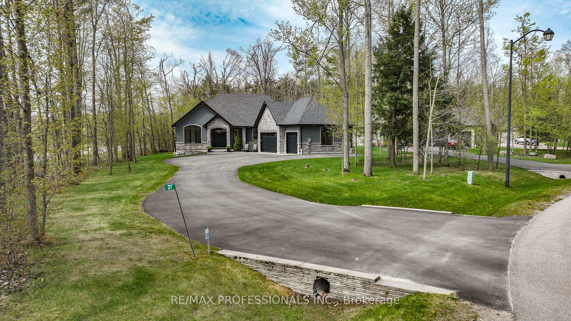 Property Photo: 21 Boothby Crescent ON L9X 0H1