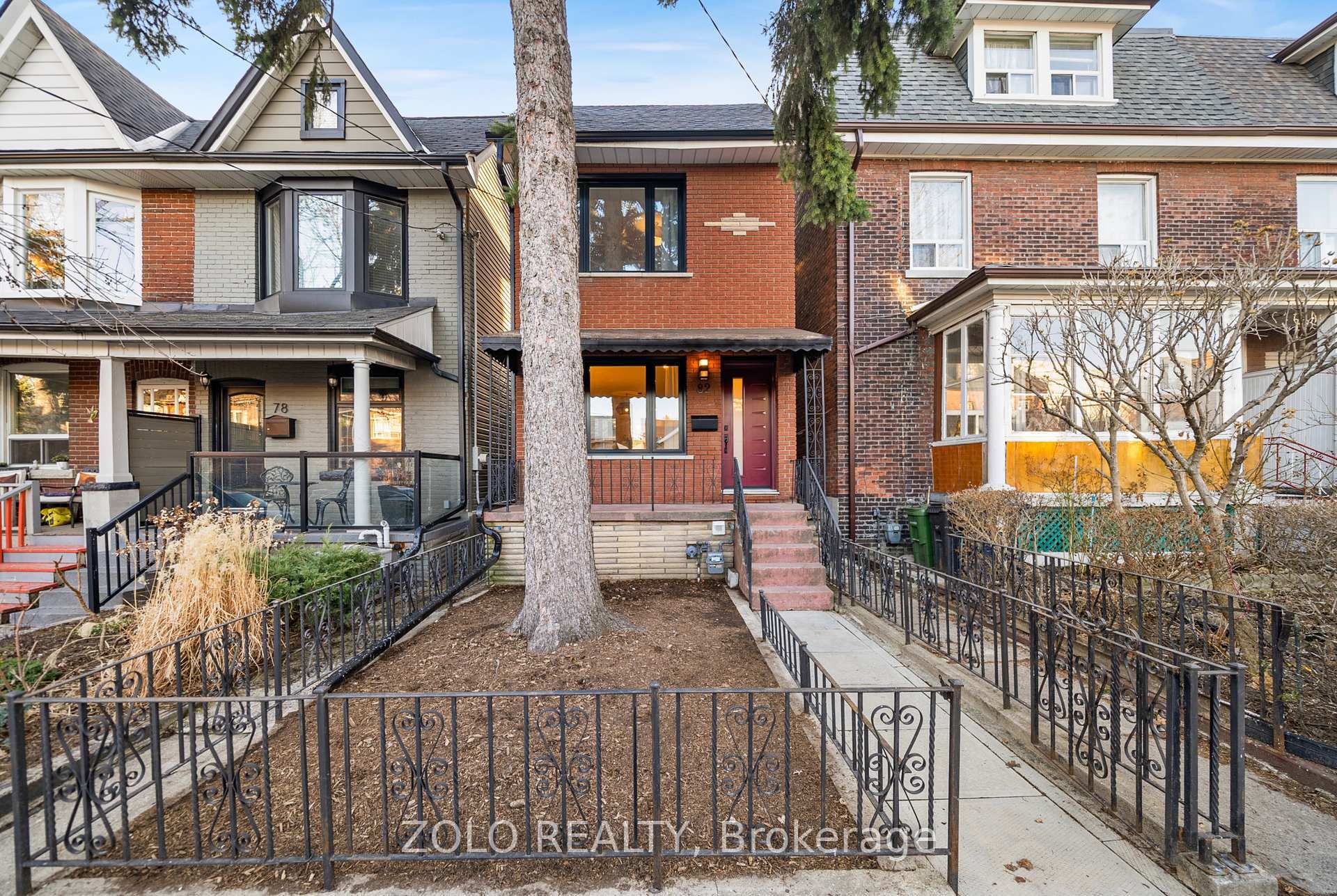 Photo de la propriété: 82 Bellwoods Avenue ON M6J 2P4