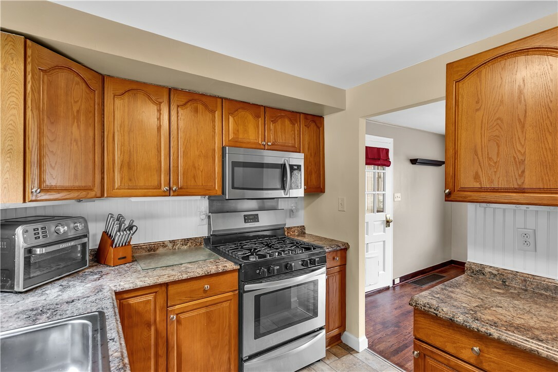 Property Photo: 331 Macfarlane Drive PA 15235