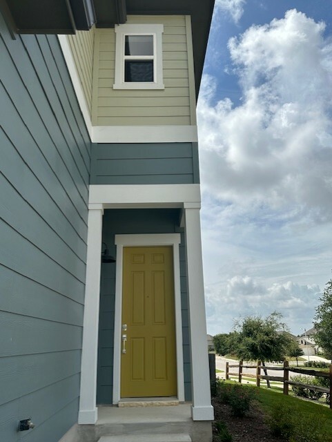 Property Photo: 1015 Vista View Drive 101 TX 78626