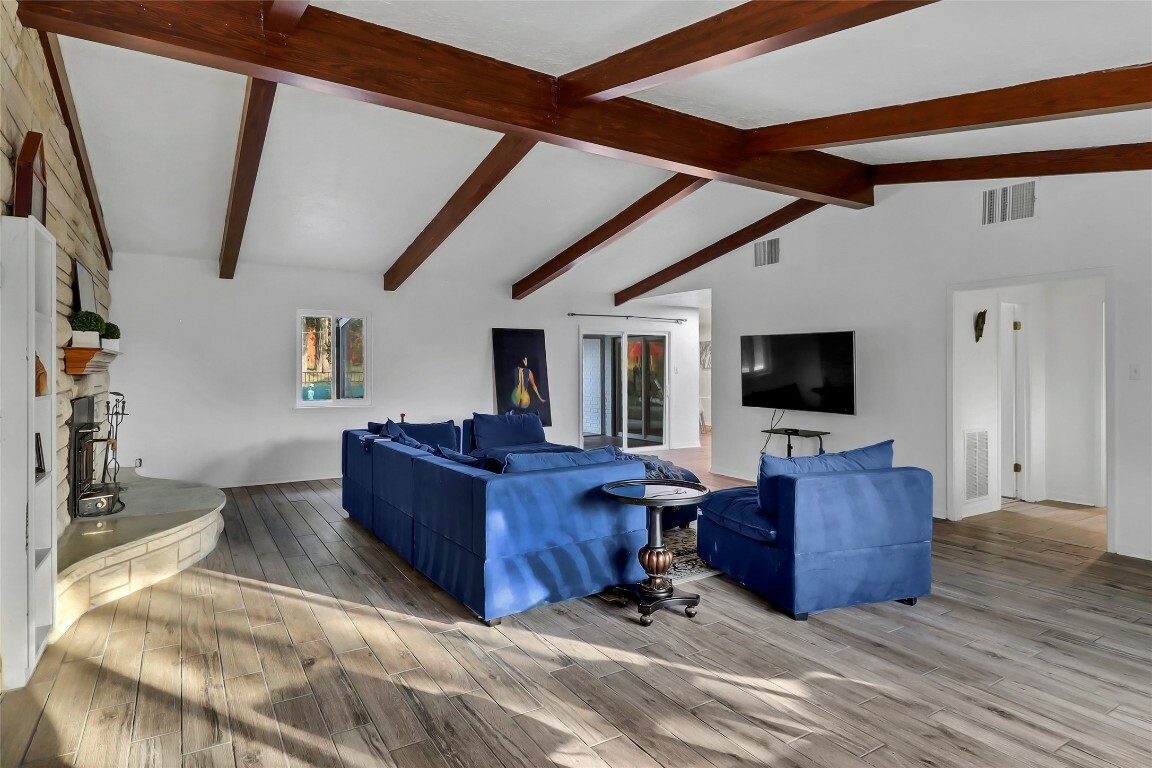 Property Photo: 122 W Sierra Circle TX 78666