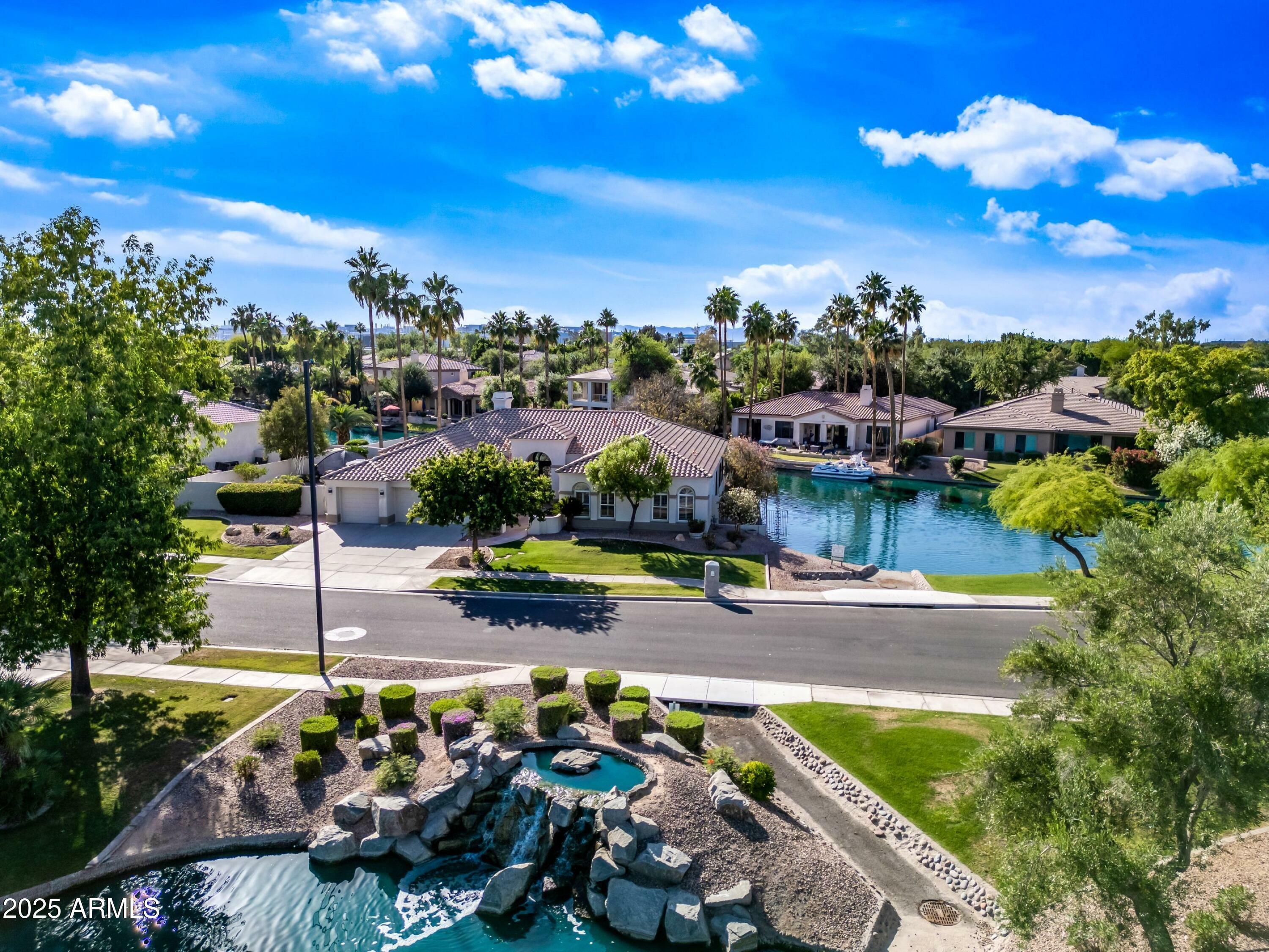 Property Photo: 1724 W Blue Ridge Way AZ 85248