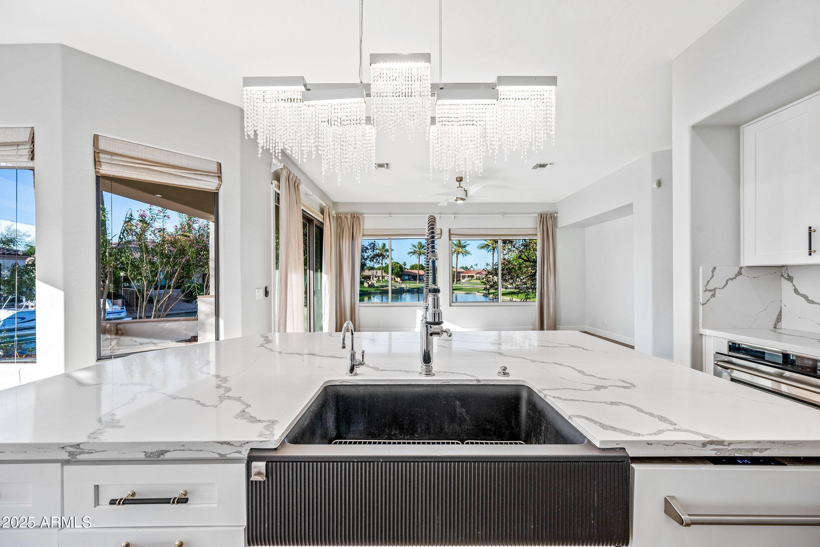 Property Photo: 1724 W Blue Ridge Way AZ 85248
