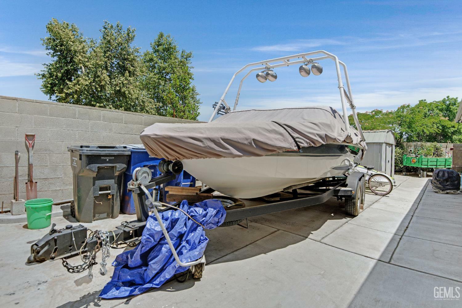 Property Photo:  5510 Edge Water Court  CA 93312 