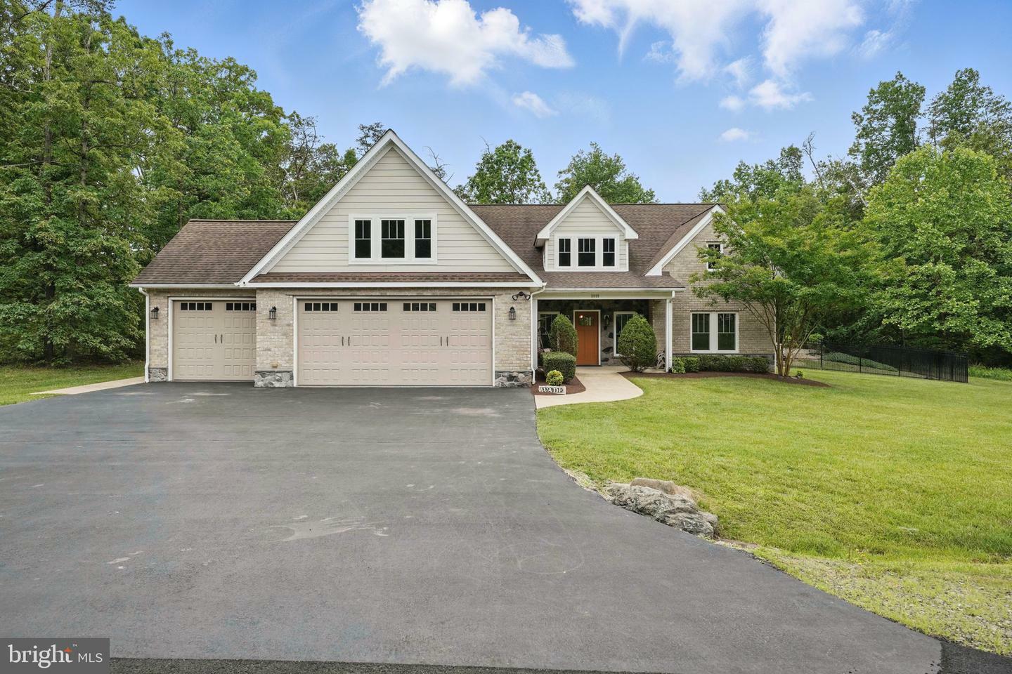Property Photo: 16009 Roland Park Place VA 20155