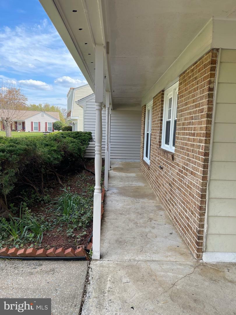 Property Photo: 6918 Lodestone Court VA 22306