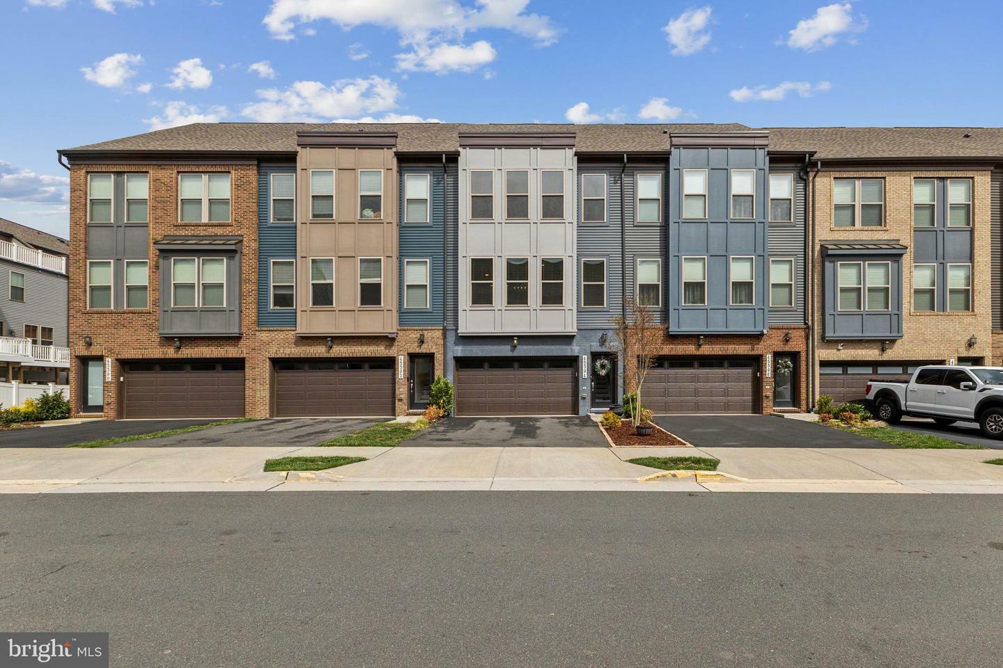Property Photo: 45394 Daveno Square VA 20164