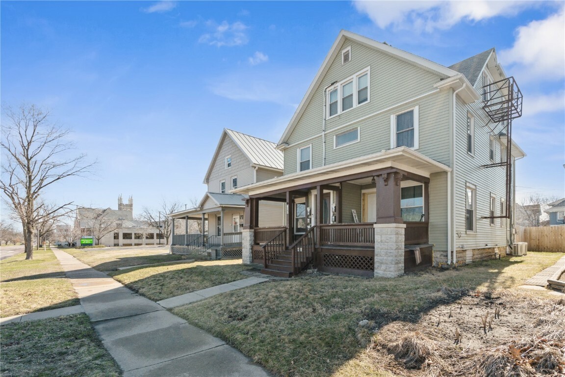 Property Photo: 1249 3rd Ave SE IA 52403