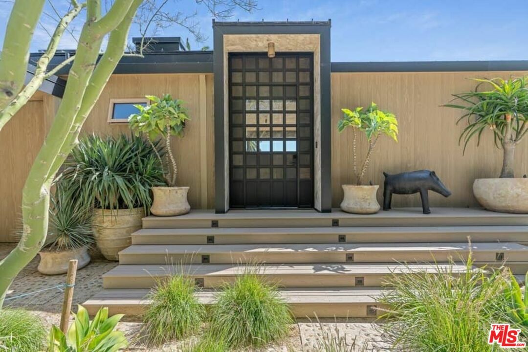 Property Photo: 100 Paradise Cove Rd CA 90265