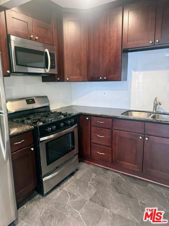 Property Photo: 137 S Crescent Dr CA 90212