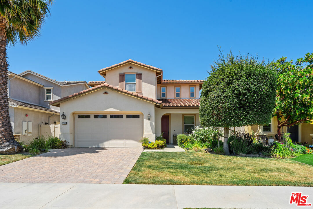 Property Photo: 17053 Cantlay St CA 91406