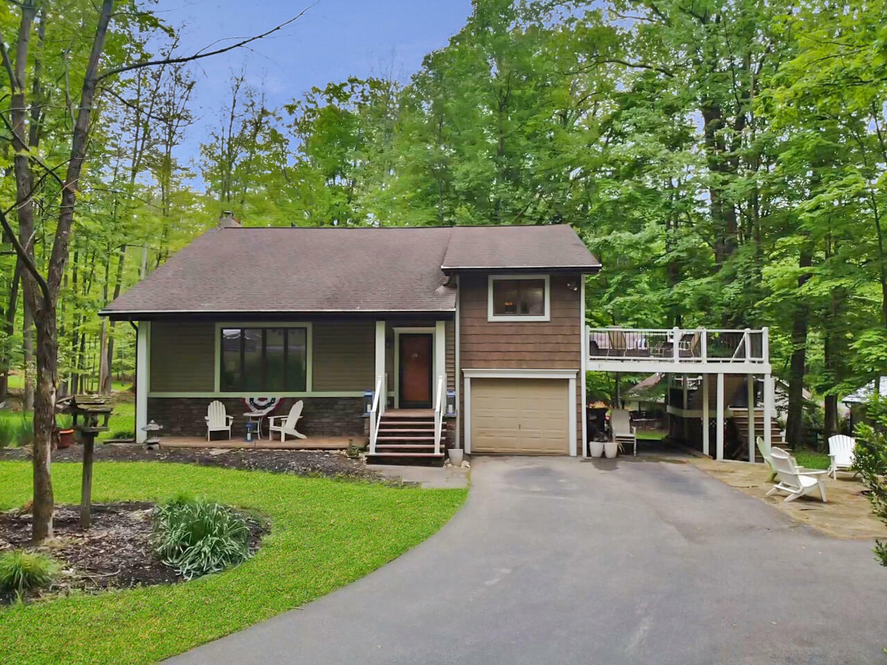 Property Photo: 41 Redwood Ct PA 15801