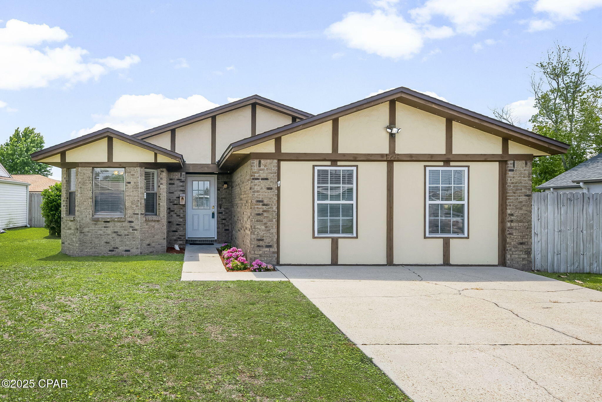 Property Photo: 721 J J Drive FL 32404
