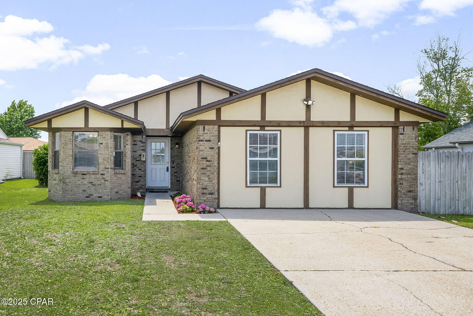 Property Photo: 721 J J Drive FL 32404