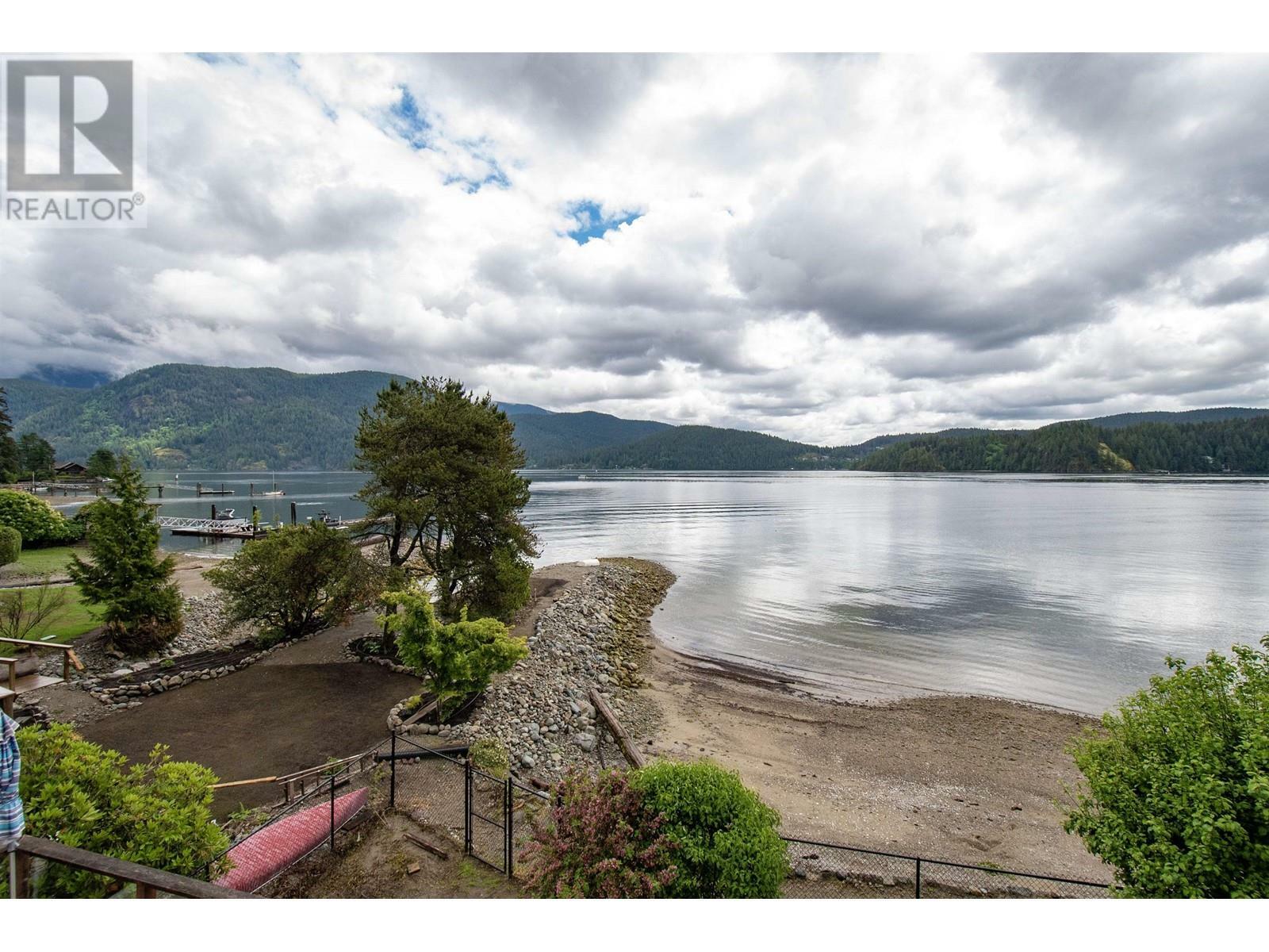 Photo de la propriété: 5293 Indian River Drive BC V7G 2T6