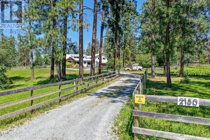 Photo de la propriété:  2150 Saucier Road  BC V1W 4C1 