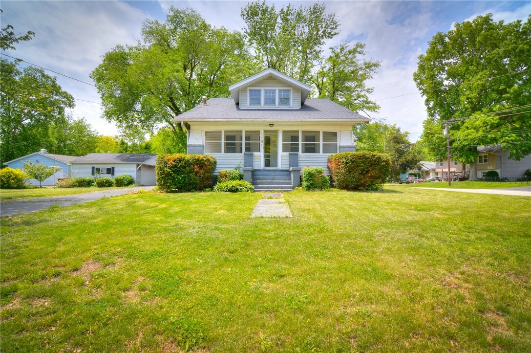 Property Photo: 1191 N Hillcrest Drive IL 62526